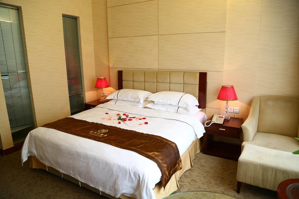 Long Zhou Grand Hotel Kanton Zimmer foto