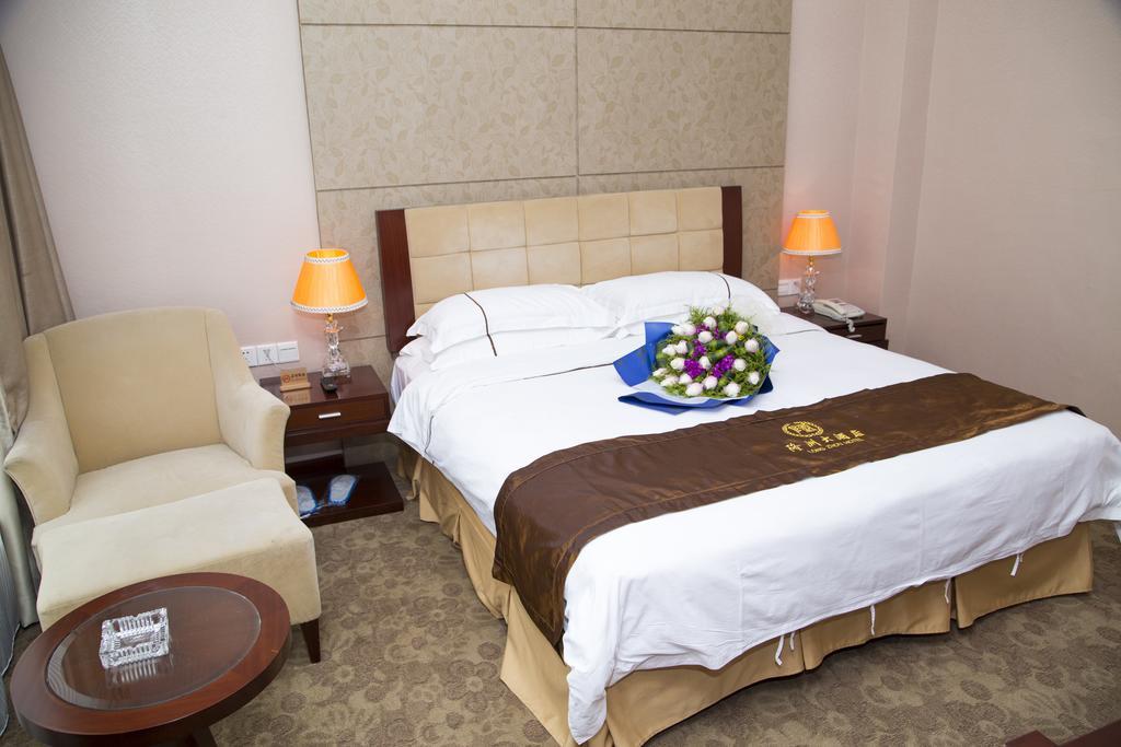 Long Zhou Grand Hotel Kanton Zimmer foto